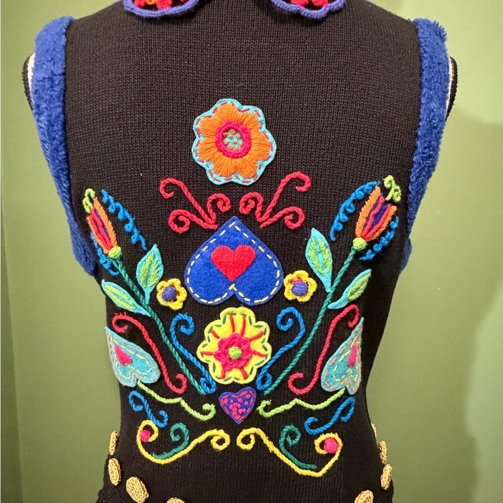 Colorful Embroidered Women's Vest - Picture 2 of 12